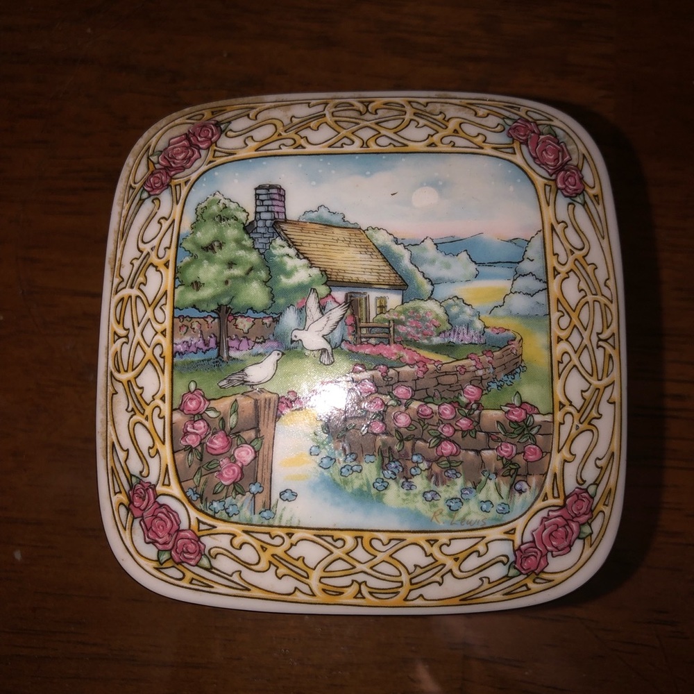 Vintage Heritage House Porcelain Music Box 1993 Star Dust
